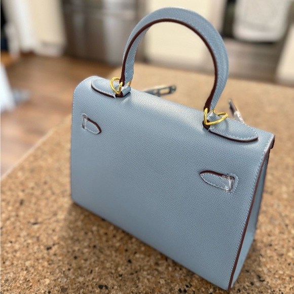 Elegant Blue Handbag - Picture 4 of 4